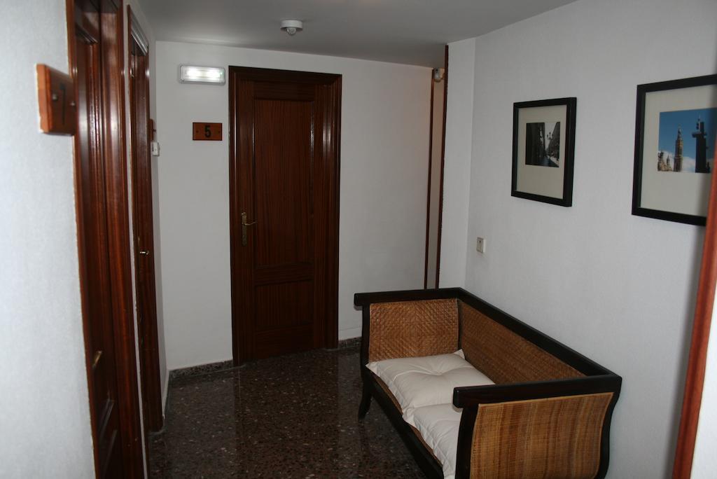 Hostal Puente De Piedra Zaragoza Bagian luar foto