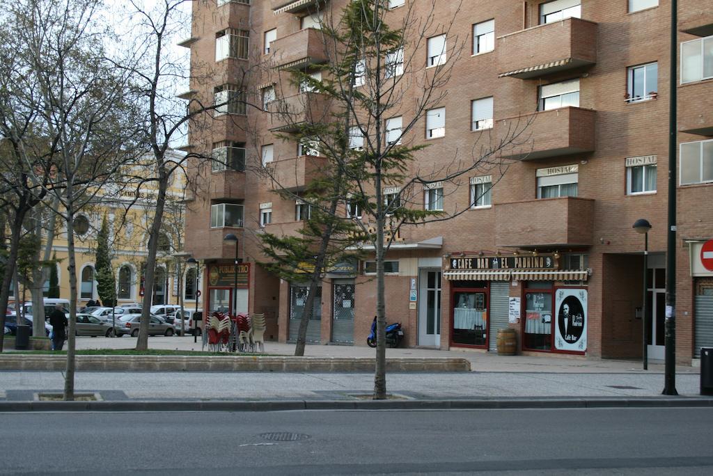 Hostal Puente De Piedra Zaragoza Bagian luar foto