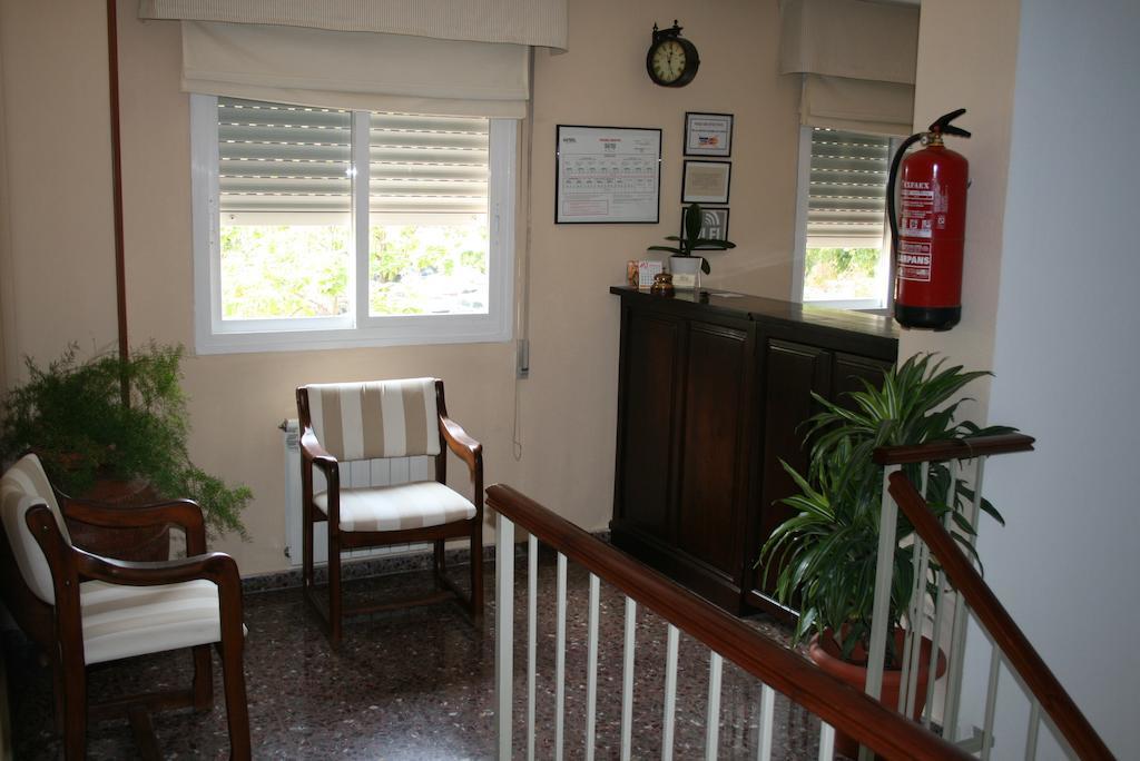 Hostal Puente De Piedra Zaragoza Bagian luar foto