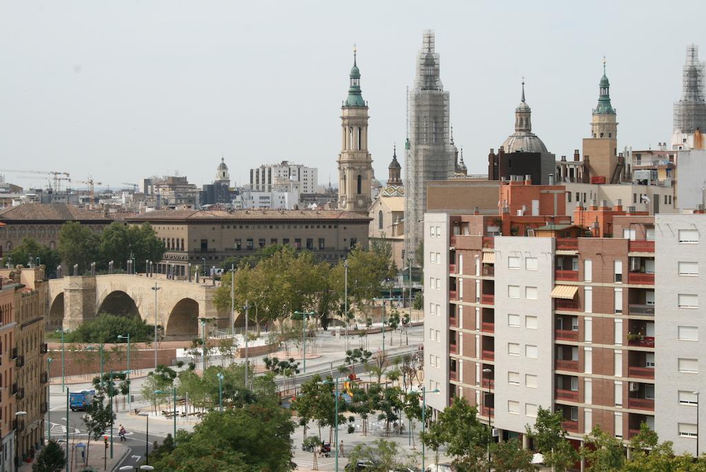 Hostal Puente De Piedra Zaragoza Bagian luar foto