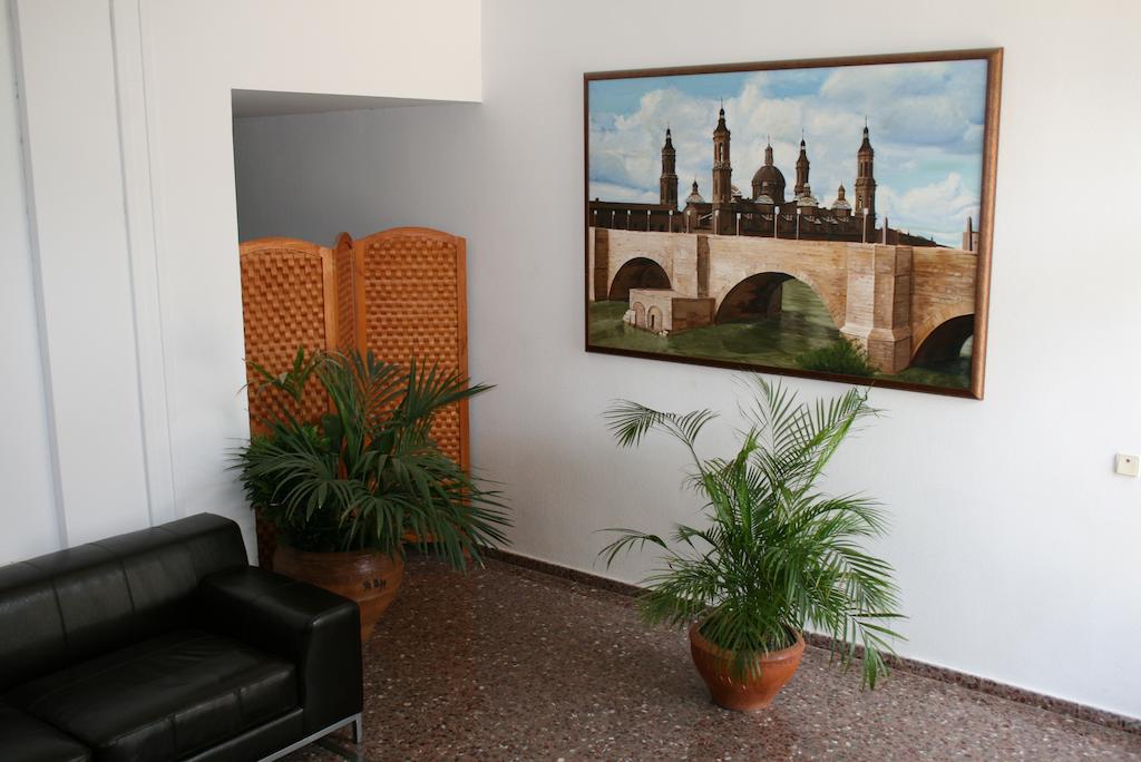 Hostal Puente De Piedra Zaragoza Bagian luar foto