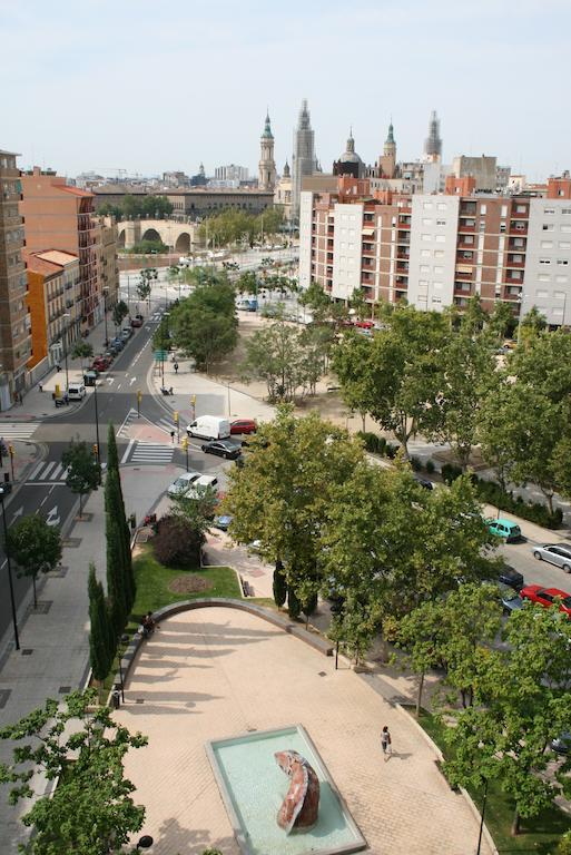 Hostal Puente De Piedra Zaragoza Bagian luar foto
